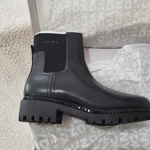 NIB DKNY Women's Roxanne Slip On Chelsea Boot with Studs Black SIZE 8 - Picture 2 of 7